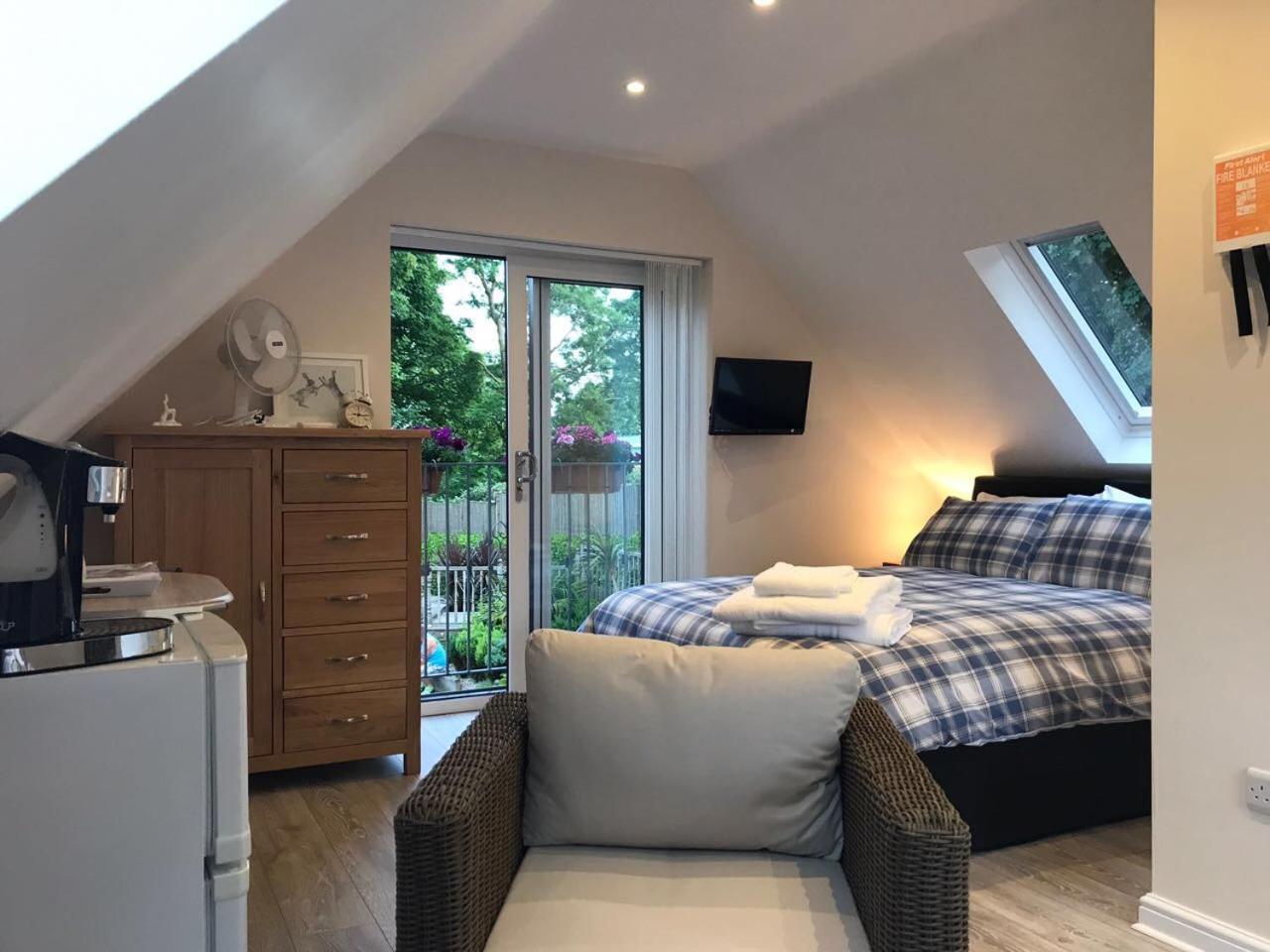 Bed and Breakfast The Firs - Englefield Studio Douglas Exterior foto